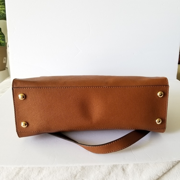 Michael Kors Large Hamilton Saffiano Tote Camel / Cognac Bag - Picture 9 of 12